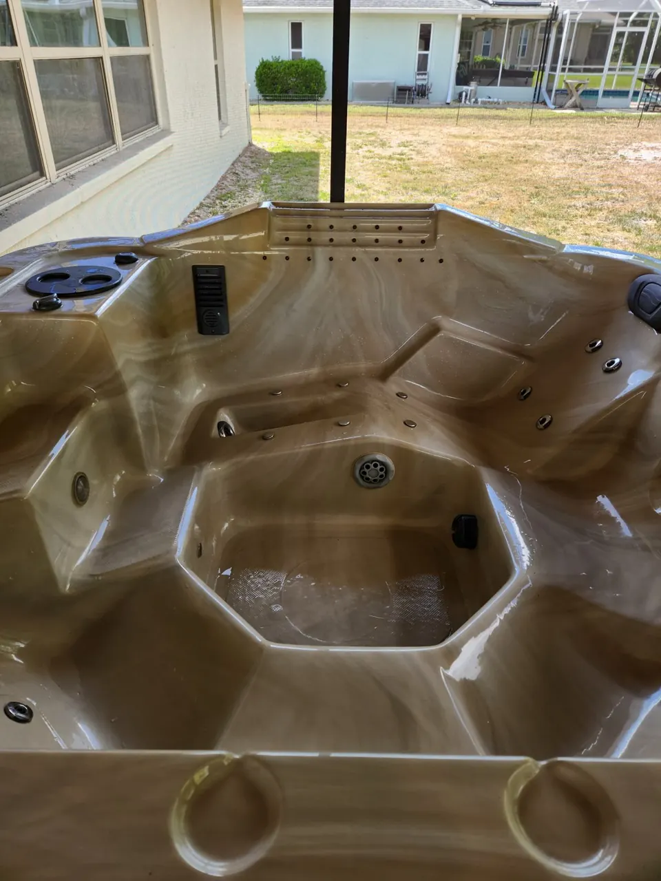 Hot tub shell cleaned and restored in Spring Hill